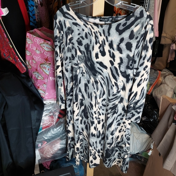 Effortless Style • animal print slip on pullover dress sheath gray career medium - Picture 8 of 16